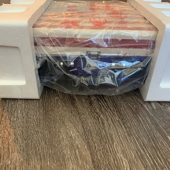 Victorla Bluetooth Turntable - Picture 3 of 5